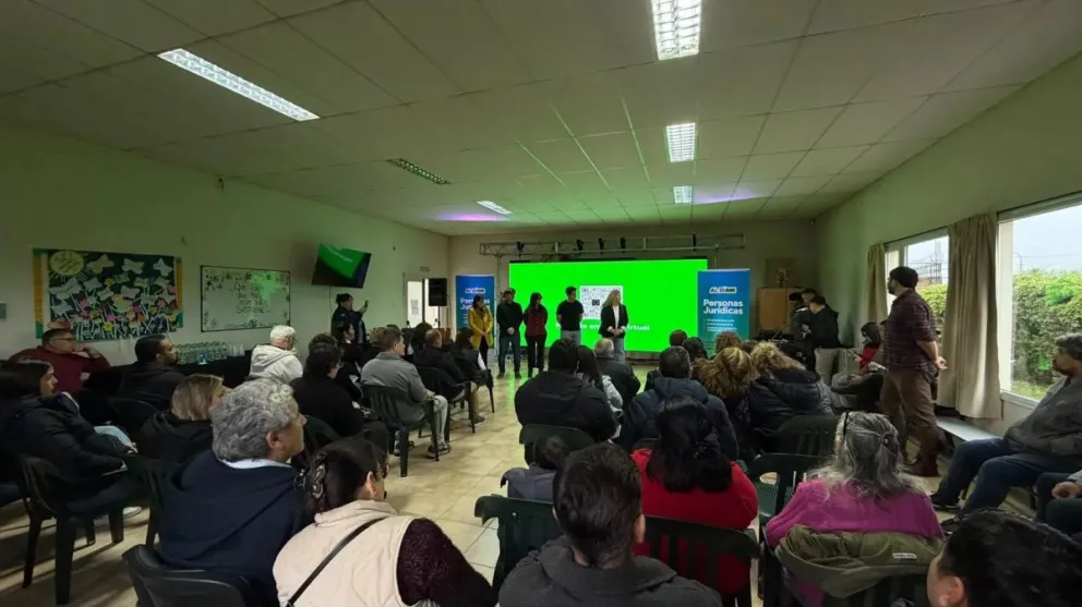 La primera capacitación del programa Al Día RN se hizo ayer en Amuchen. Foto Gobierno RN