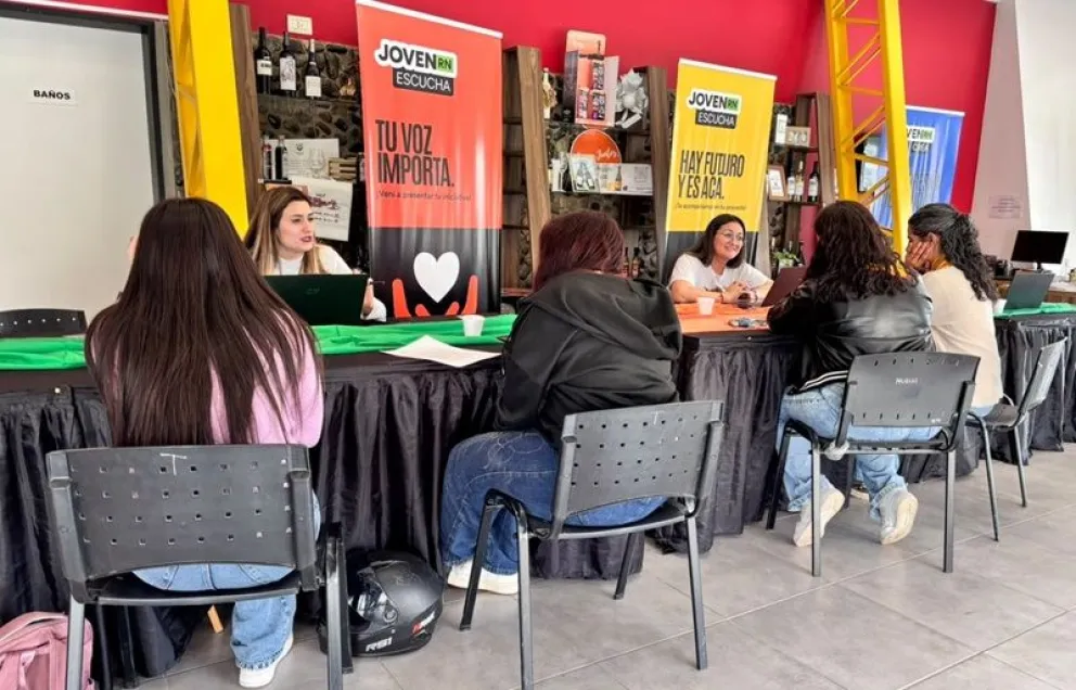 La Secretaría de Juventud está recorriendo ciudades del Valle Medio y Alto Valle para escuchar a los jóvenes y brindar asesoramiento. Foto: gentileza