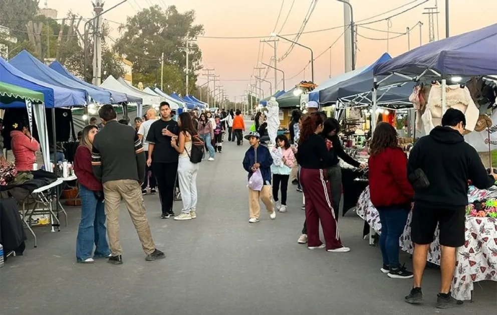 Se detectó que personas ajenas al municipio intentan estafar con la venta de espacios para carros gastronómicos para los festejos aniversario. Foto: archivo