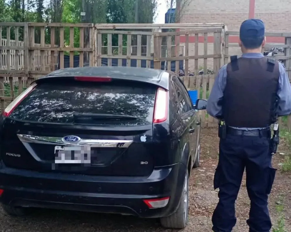 A bordo del coche iba un sujeto que no quedó detenido, pero sí a disposición de la justicia. (Foto: gentileza)