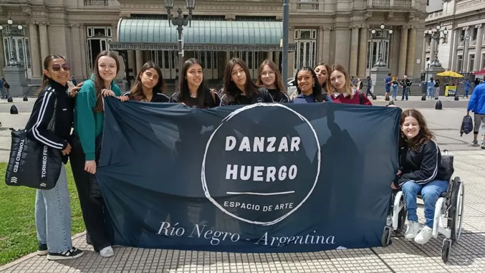 Las alumnas de Danzar Huergo recorrieron teatros emblemáticos de Buenos Aires y participaron del Torneo FED. Fotos: gentileza
