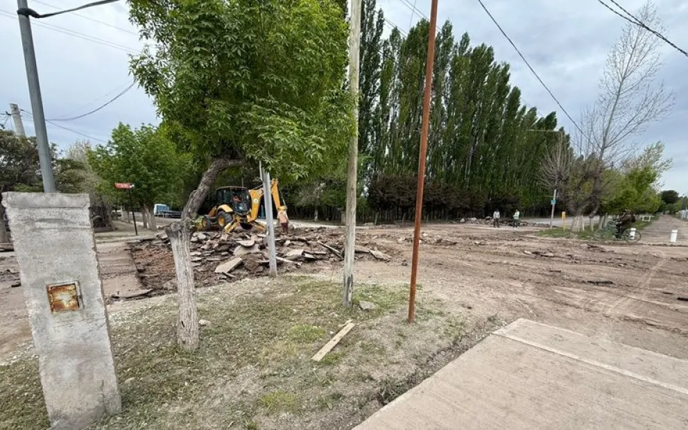 El camino alternativo para ingresar a Godoy desde la Ruta 22 es por las obras que se ejecutan en las avenidas 9 de Julio y Mitre. Foto: gentileza