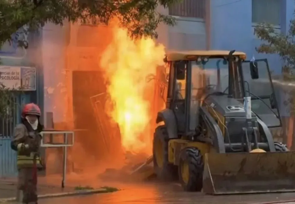 Bomberos y personal de emergencia trabajaron en Sáenz Peña/ imagen gentileza