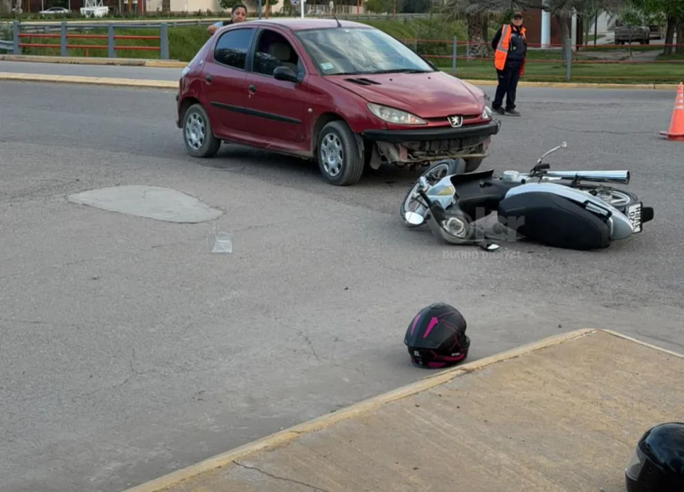 El siniestro vial entre un Peugeot 206 y la Mondial de 110 cc ocurrió alrededor de las 18,30. Foto gentileza.