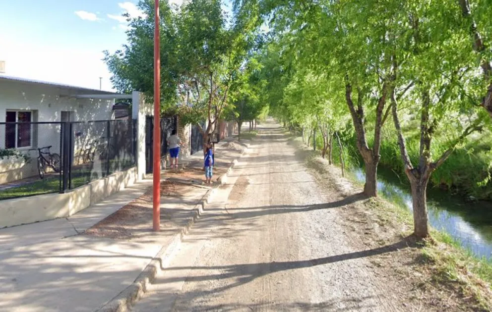 La calle Roca es angosta, por lo que se prohibió el estacionamiento en ambas márgenes y se fijó un único sentido de circulación. Foto: gentileza
