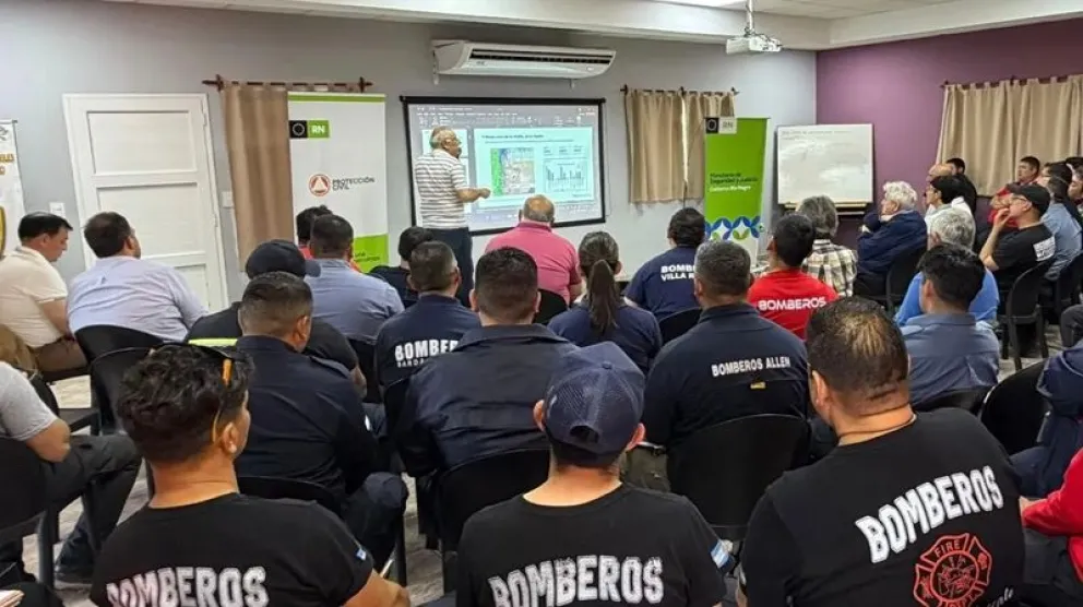 El encuentro tuvo la participación de referentes de responsables de áreas de Protección Civil de municipios y de Bomberos Voluntarios. Foto: gentileza