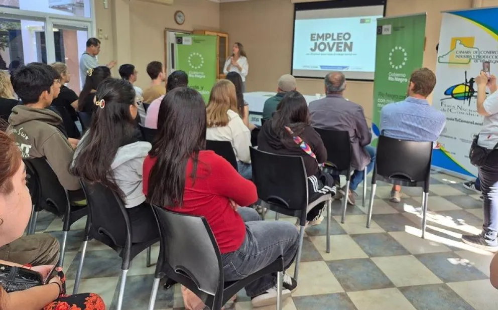 En la sede de la Cámara de Comercio de Regina, la secretaria de Trabajo, María Martha Aviléz presentó el proyecto Empleo Joven. Foto: LCR
